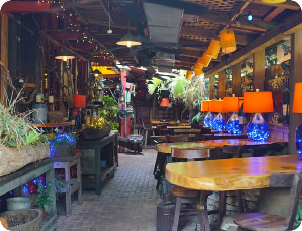 The Garlic: Tuscan Flavors under Twinkling Lights